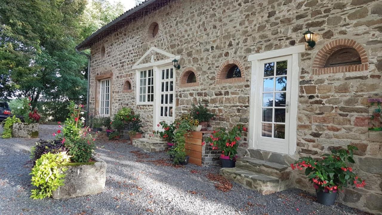 Gites Du Castellare Le Chalard Exteriér fotografie
